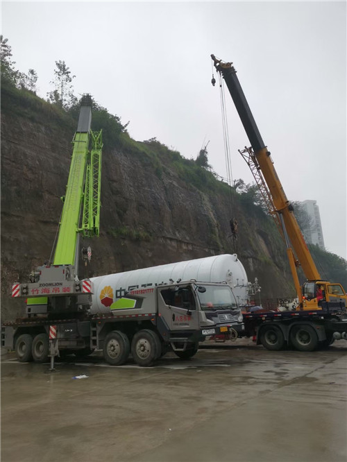丹寨县“不怕风雨冻”—— 吊车的 “恶劣环境适应” 技术